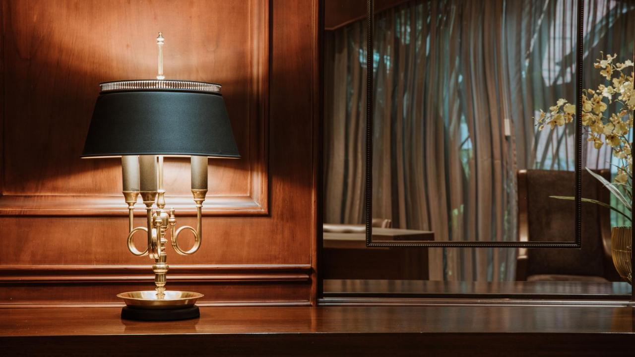Hotel Park10 Медельин Экстерьер фото A table lamp